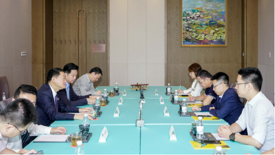 省尊龙凯时官网集团党委书记、董事长任丁与腾讯“王者荣耀”CTO邓君、腾讯大成网总裁郑亮座谈交流