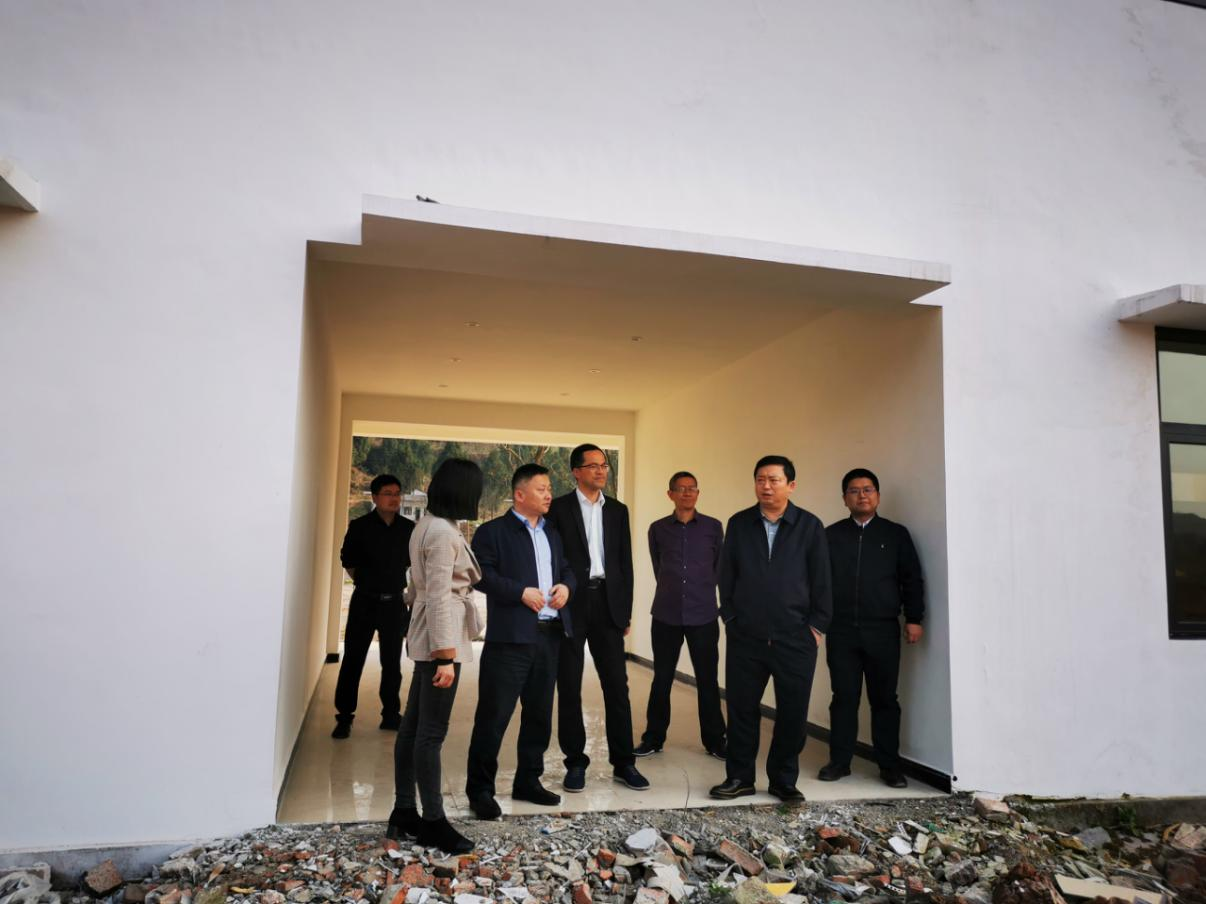 尊龙凯时官网集团党委副书记、董事陈日到邓家沟村开展帮扶工作